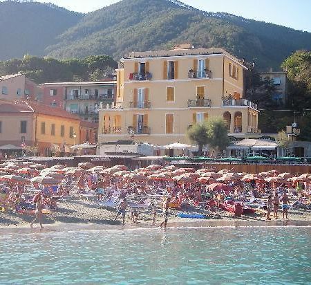 Hotel La Spiaggia Μοντερόσο αλ Μάρε Εξωτερικό φωτογραφία